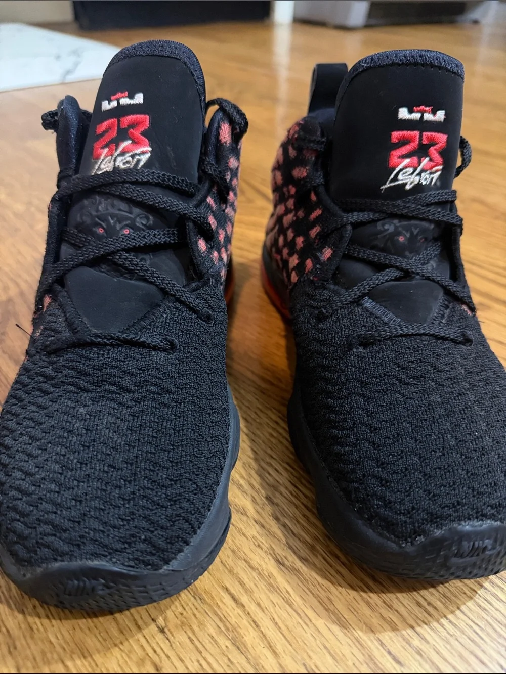 Nike Lebron 17 XVII GS 'Infrared VI' Black Red Basketball Sneakers. Size 3Y.